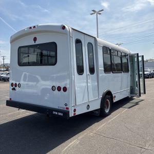 FORD E-450 CUTAWAY - 8