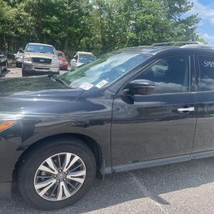 2017 Nissan PATHFINDER SV — фото 2