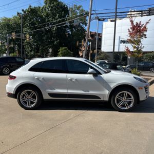 صورة 10 لـ 2018 Porsche MACAN BASE
