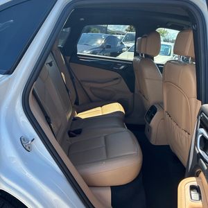 2018 Porsche MACAN BASE — фото 35