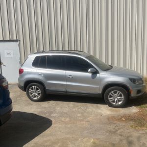 VOLKSWAGEN TIGUAN 2.0T S - 10