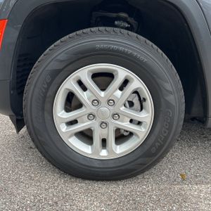 2023 JEEP GRAND CHEROKEE LAREDO — миниатюра 17