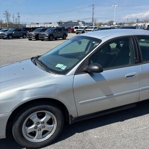 FORD TAURUS SE - 2