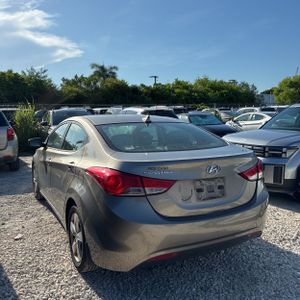 صورة 4 لـ 2013 Hyundai ELANTRA GLS