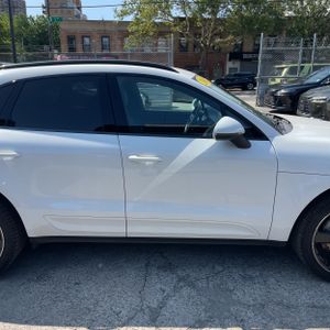 صورة 9 لـ 2018 Porsche MACAN S