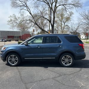 FORD EXPLORER XLT - 3