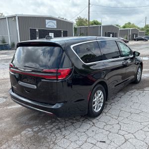 CHRYSLER PACIFICA TOURING L - 8