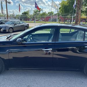 NISSAN ALTIMA SV FWD - 4