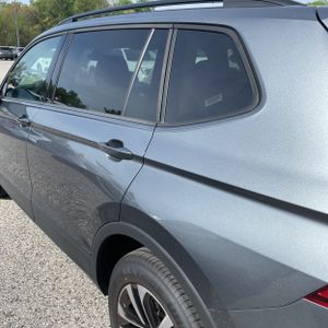 VOLKSWAGEN TIGUAN S - 4