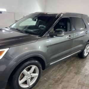 FORD EXPLORER XLT - 2