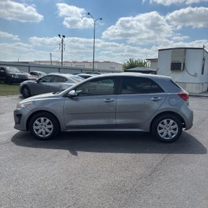 KIA RIO 5-DOOR S - 3