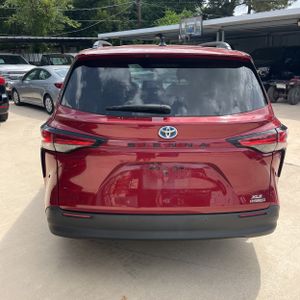 2021 Toyota SIENNA XLE 8-PASSENGER photo 7