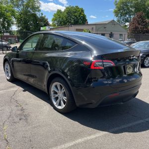 TESLA MODEL Y LONG RANGE - 5