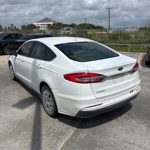 FORD FUSION S - 5