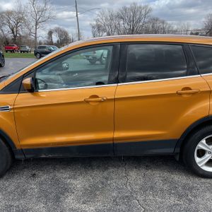 FORD ESCAPE SE - 4