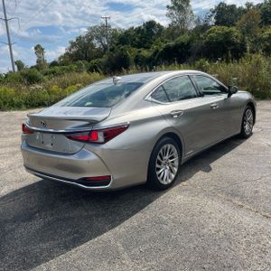 صورة 8 لـ 2019 Lexus ES 300H LUXURY