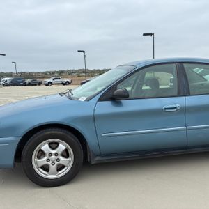 FORD TAURUS SE - 2