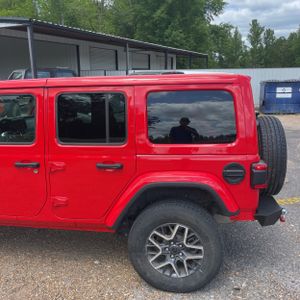 JEEP WRANGLER 4-DOOR SAHARA 4X4 - 6