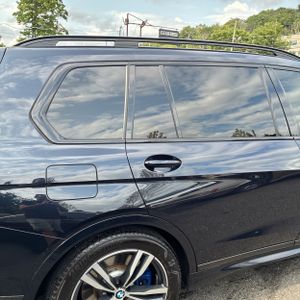 صورة 9 لـ 2021 BMW X7 M50I