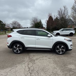 HYUNDAI TUCSON VALUE - 10