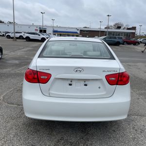 HYUNDAI ELANTRA GLS - 7