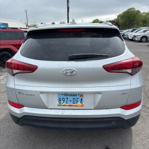HYUNDAI TUCSON SEL - 7