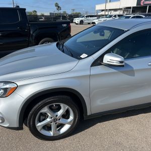 MERCEDES-BENZ GLA - 2