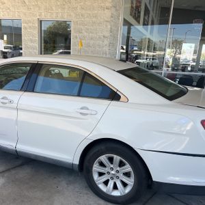 FORD TAURUS SE - 6