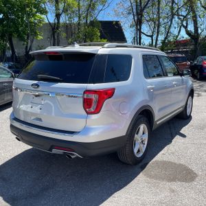 FORD EXPLORER XLT - 7