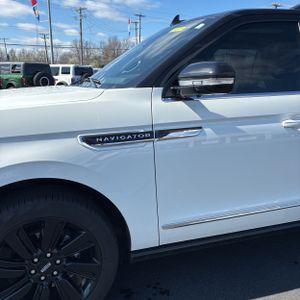 LINCOLN NAVIGATOR BLACK LABEL - 2
