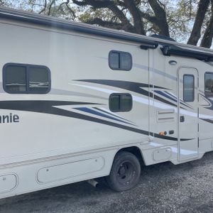 FORD E-450 CUTAWAY - 7