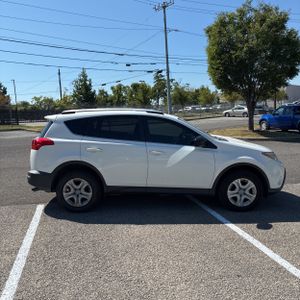 2014 Toyota RAV4 LE — фото 10