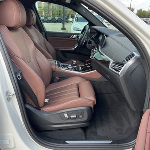 صورة 33 لـ 2021 BMW X5 XDRIVE45E
