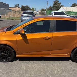 2017 Chevrolet SONIC LT AUTO 照片 4