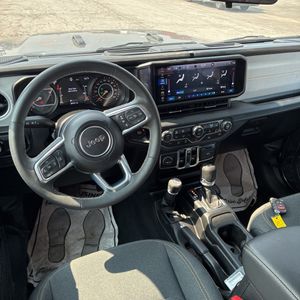 2025 JEEP WRANGLER SAHARA — миниатюра 35