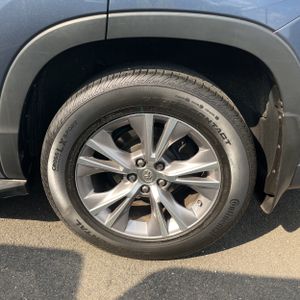 2015 Toyota HIGHLANDER XLE thumbnail 18