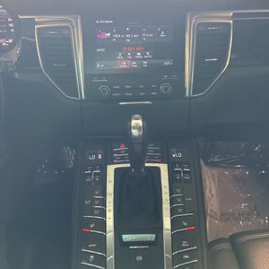 صورة مصغرة 36 لـ 2018 Porsche MACAN BASE