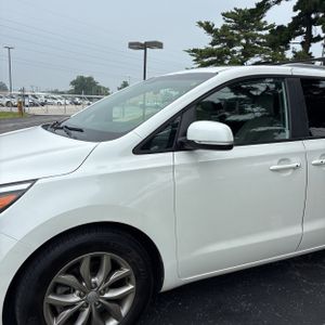 2019 KIA SEDONA EX photo 2