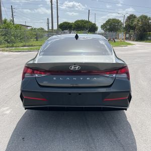 صورة 7 لـ 2024 Hyundai ELANTRA SE