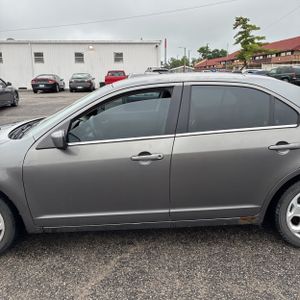 FORD FUSION SE - 4