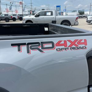 صورة 23 لـ 2018 Toyota TACOMA TRD OFF-ROAD