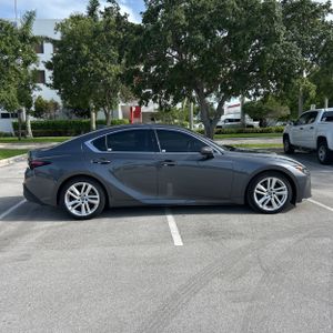 2025 Lexus IS 300 BASE — фото 10