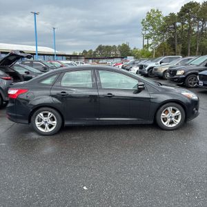 FORD FOCUS SE - 10