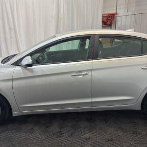 2018 Hyundai ELANTRA SEL — фото 4