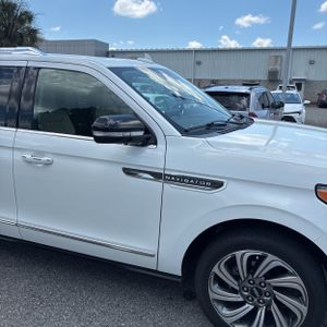 2022 Lincoln NAVIGATOR L RESERVE — миниатюра 13