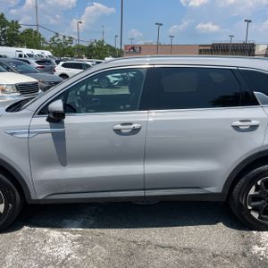 2025 KIA SORENTO S photo 4