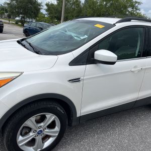 FORD ESCAPE SE - 2