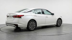 صورة 7 لـ 2025 Nissan ALTIMA SV