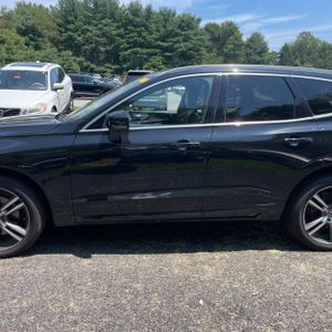 2019 Volvo XC60 MOMENTUM — фото 4