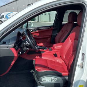 2022 Porsche MACAN S — миниатюра 32